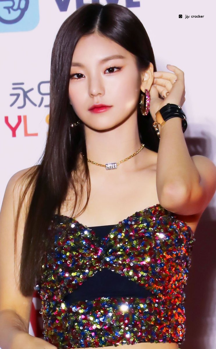 hourlyhwangyeji's tweet photo. #예지 ✘ #YEJI ✘ @ITZYofficial https://t.co/q0VwKb8BUG