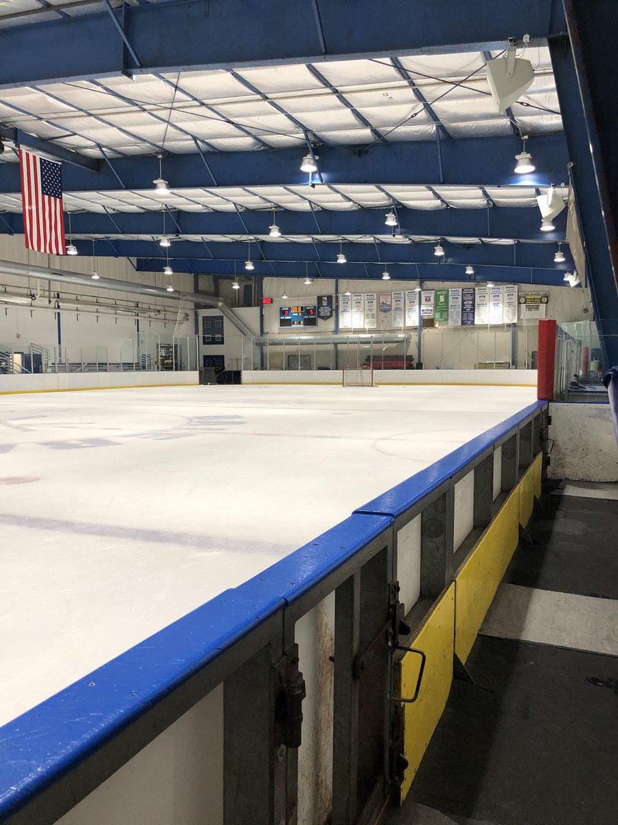 Himes412's tweet photo. Let’s have some fun tonight boys! #BenchSide 👍🏻 https://t.co/cewzRUE6qo