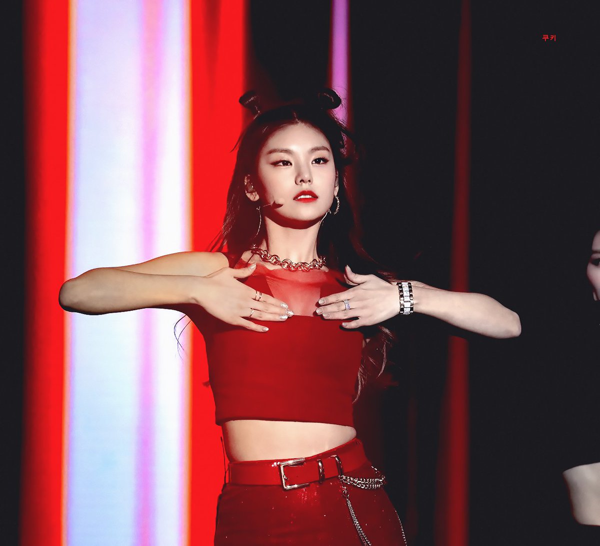 hourlyhwangyeji's tweet photo. #예지 ✘ #YEJI ✘ @ITZYofficial https://t.co/v53PfjwCqu