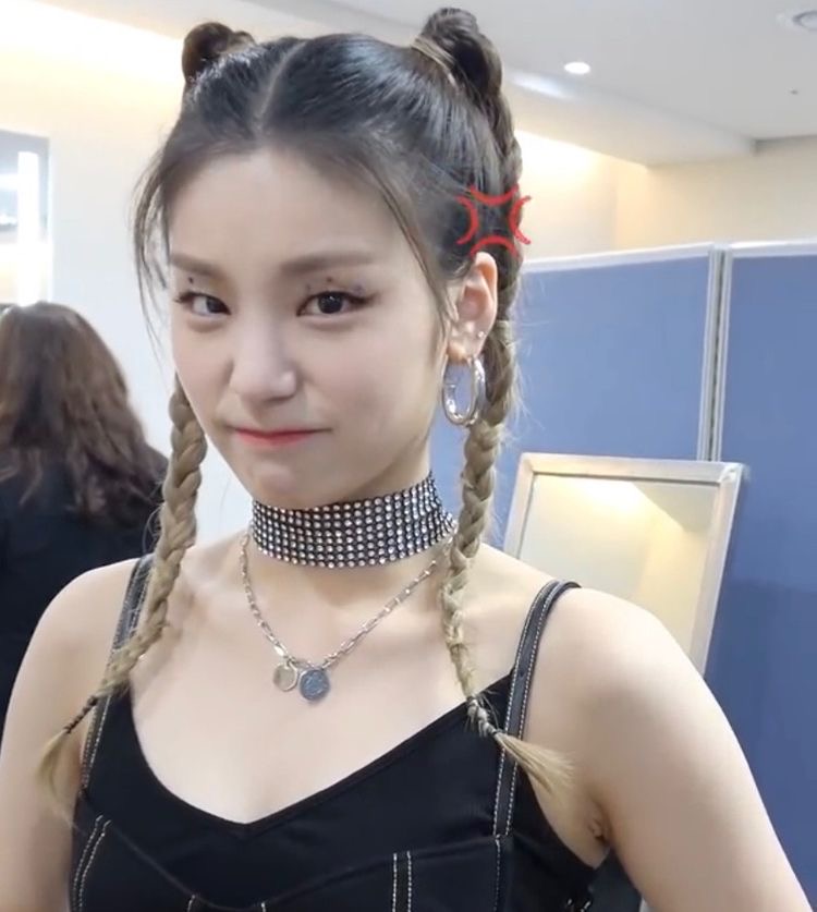 hourlyhwangyeji's tweet photo. #예지 ✘ #YEJI ✘ @ITZYofficial https://t.co/qDipYix10j