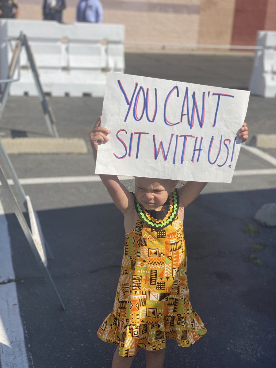 LourinHubbard's tweet photo. My daughter is pretty cool. #girldad #NoProudBoysAllowed #TowerProtest https://t.co/Khp6PXk9ot