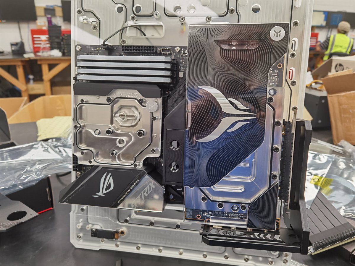 GoodGamingPC's tweet image. Annnd it fits! Asus X570 Ryzen 5800X with PCIe extended to LiquidDevil RX6800XT :)