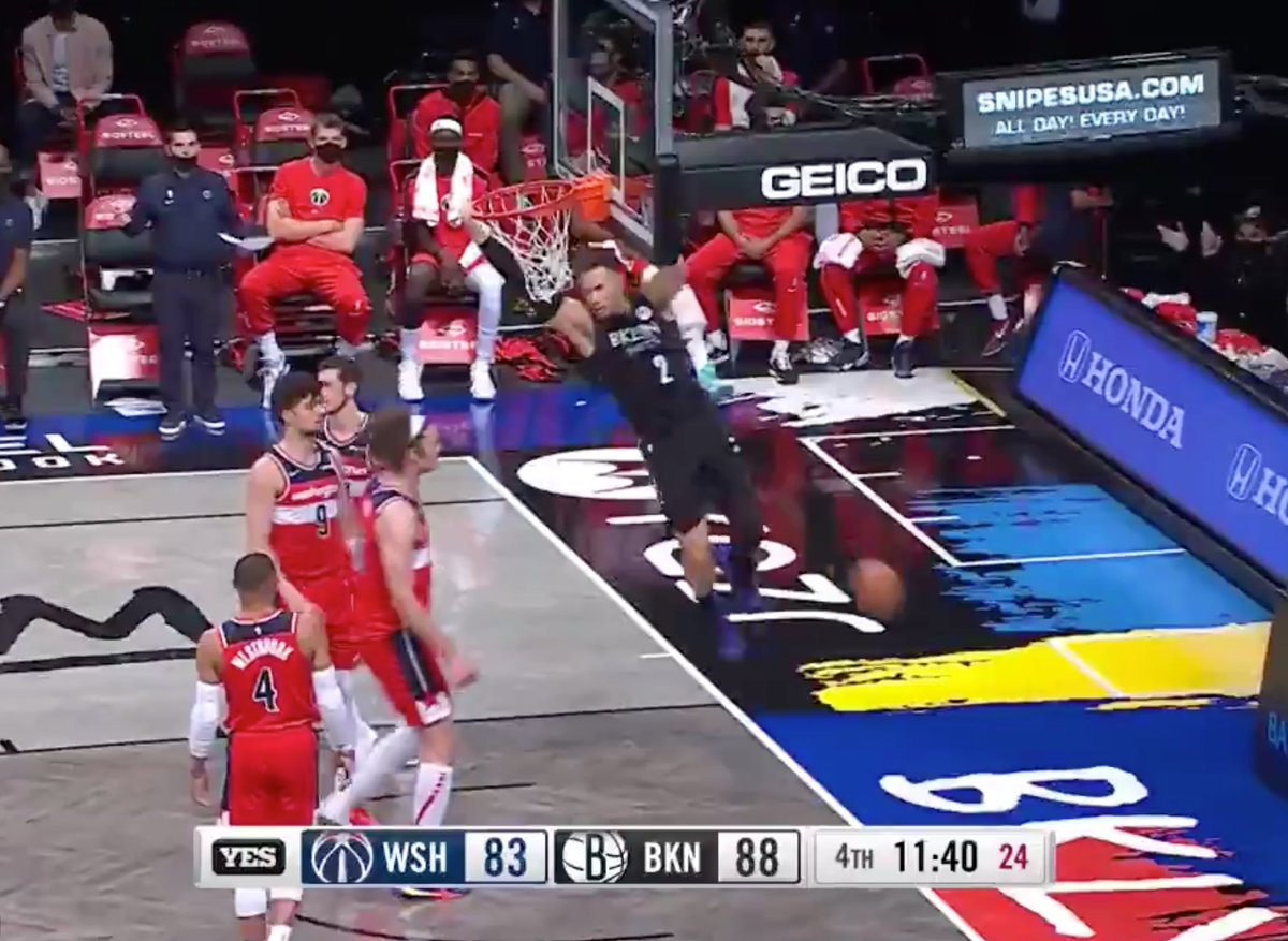 NBAMemes's tweet photo. Blake Griffin's knees after his first dunk in 464 days. https://t.co/cNnfxxnHMT