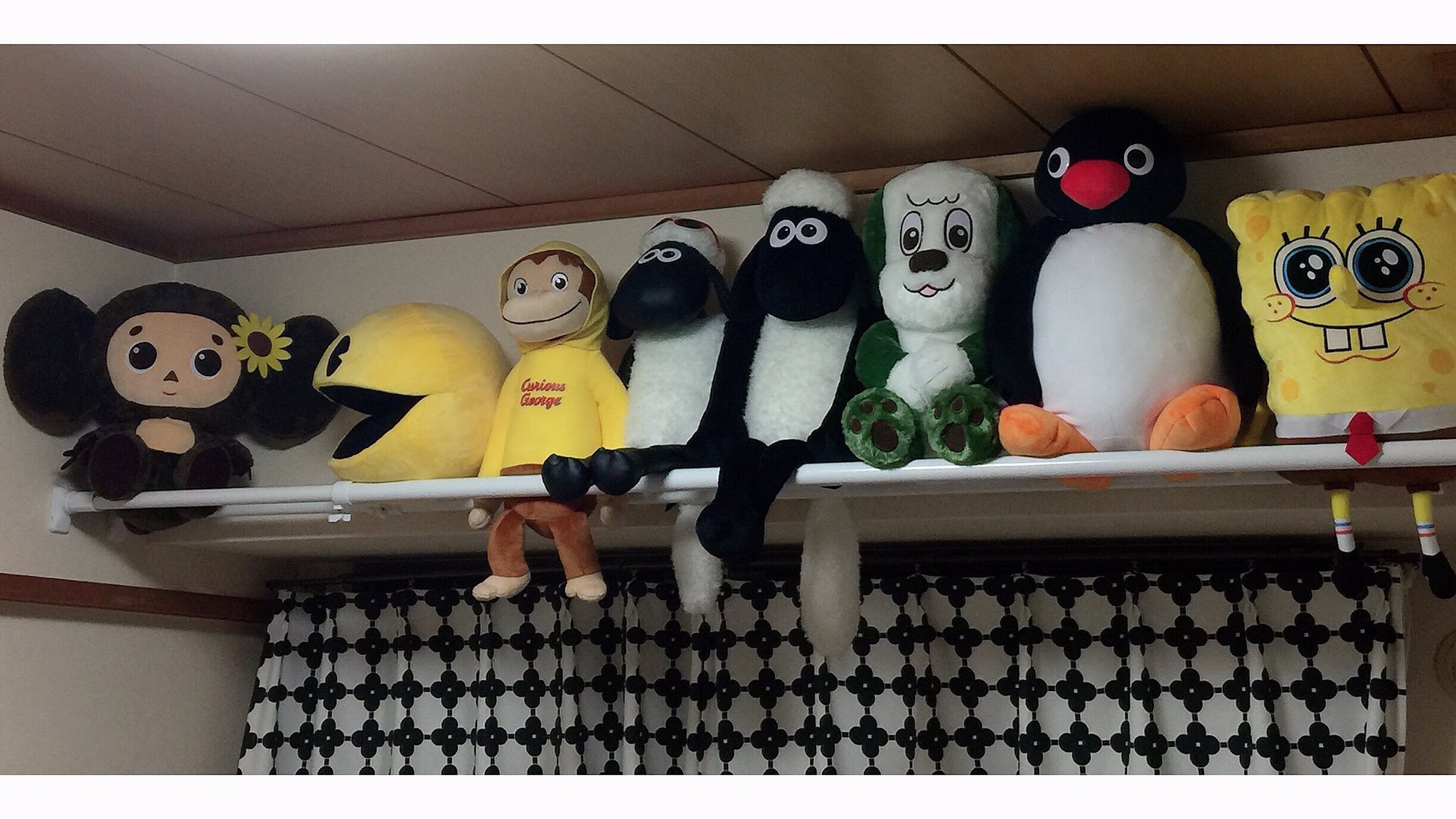 公開する プライズぬいぐるみ収納問題が深刻 なので 突っ張り棒 2で空きスペースにぬいぐるみ置き場設置 収納困ってるけどそのために家具増やすのも大変 という方におすすめです 突っ張り棒 つっぱり棒 T Co Sodqiu0n7z Twitter