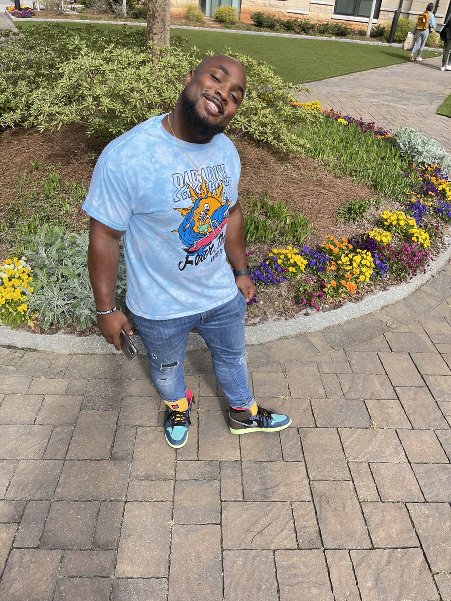 yungvitov's tweet photo. There always flowers for those who want to see them. #KG1st #BlessAllPpl #Vitolight #Perspective https://t.co/5pzRsxTlWW