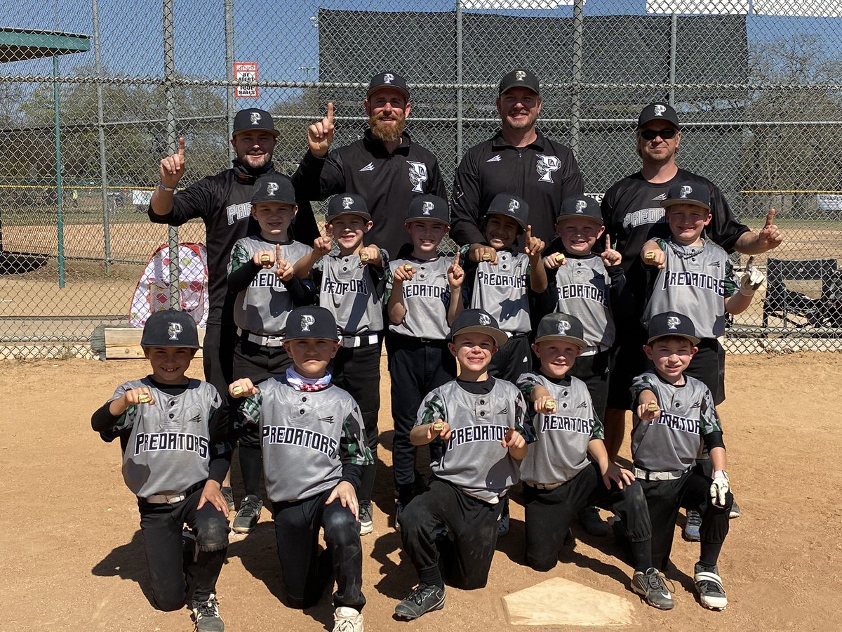 MelissaGarbade's tweet photo. The @CpylSelect Predators went 5-0 this weekend and took home the gold🥇🏆🙌🏻 #8uchampions https://t.co/Z7DzpHThuH