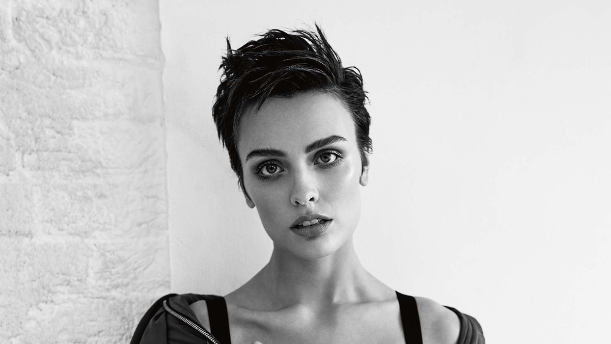 Wallis Day substitui Ruby Rose no papel de Kate Kane em. bit.ly/2QuvXED. 