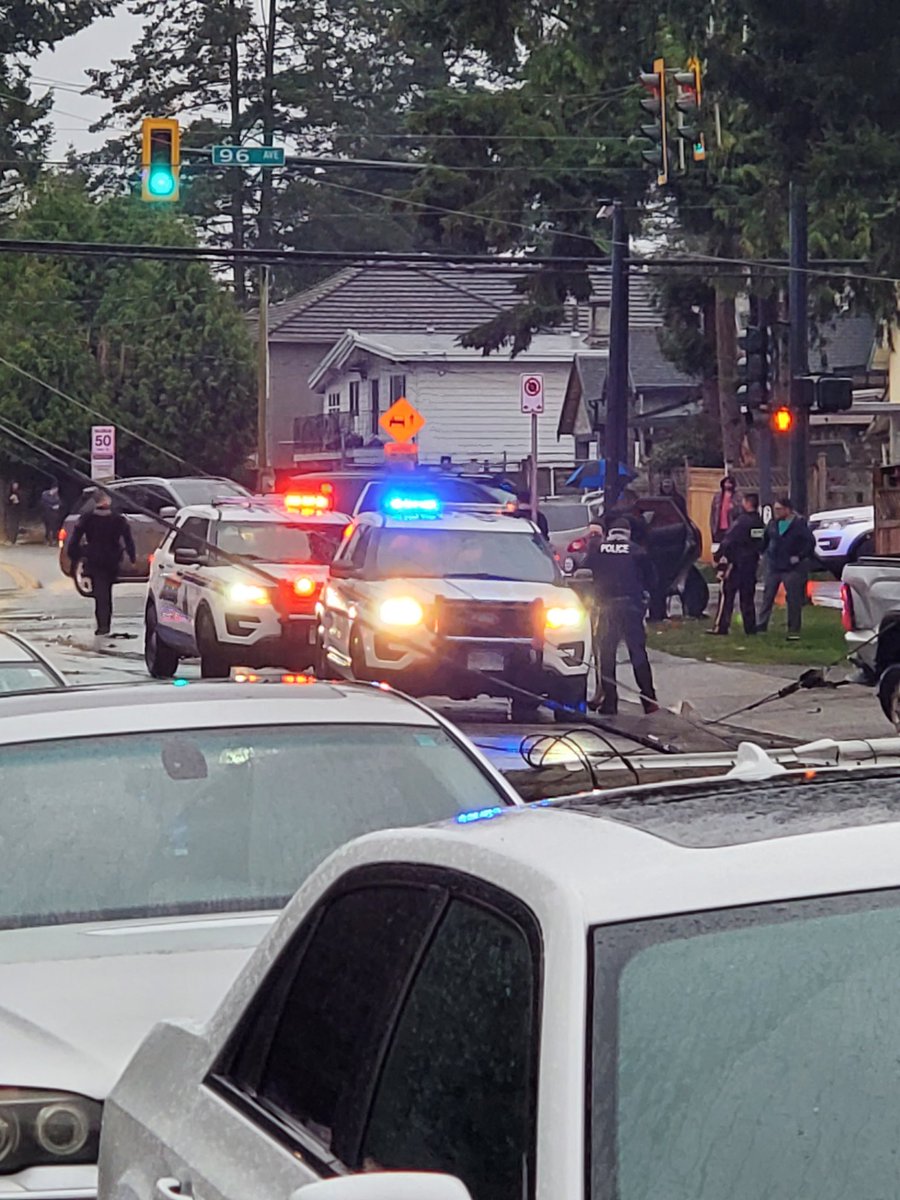 Mpriddy's tweet photo. @GlobalBC Another police incident at 96th and 134th in Surrey.  Lines are down. https://t.co/KvyibhqpFU
