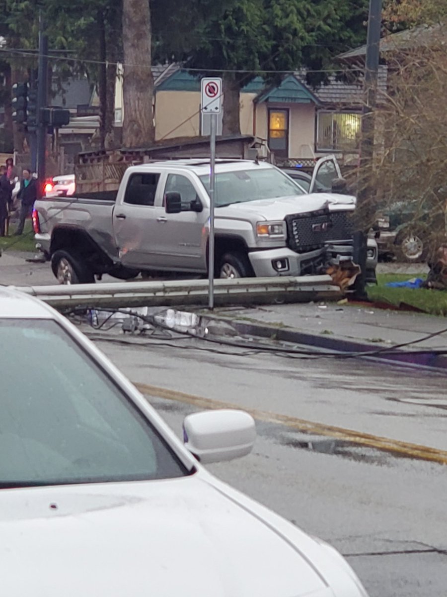 Mpriddy's tweet photo. @GlobalBC Another police incident at 96th and 134th in Surrey.  Lines are down. https://t.co/KvyibhqpFU