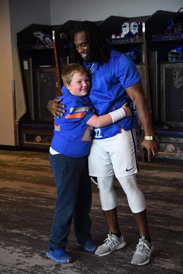 Bossrell's tweet photo. Continue to have and impact on Our youth #25 #MattisonMen #BetheChange #OnceABroncoAlwaysABronco #minnesotavikings #SKOL #teamwass #IAMGIFTED #Salute https://t.co/M1m4QpT28p