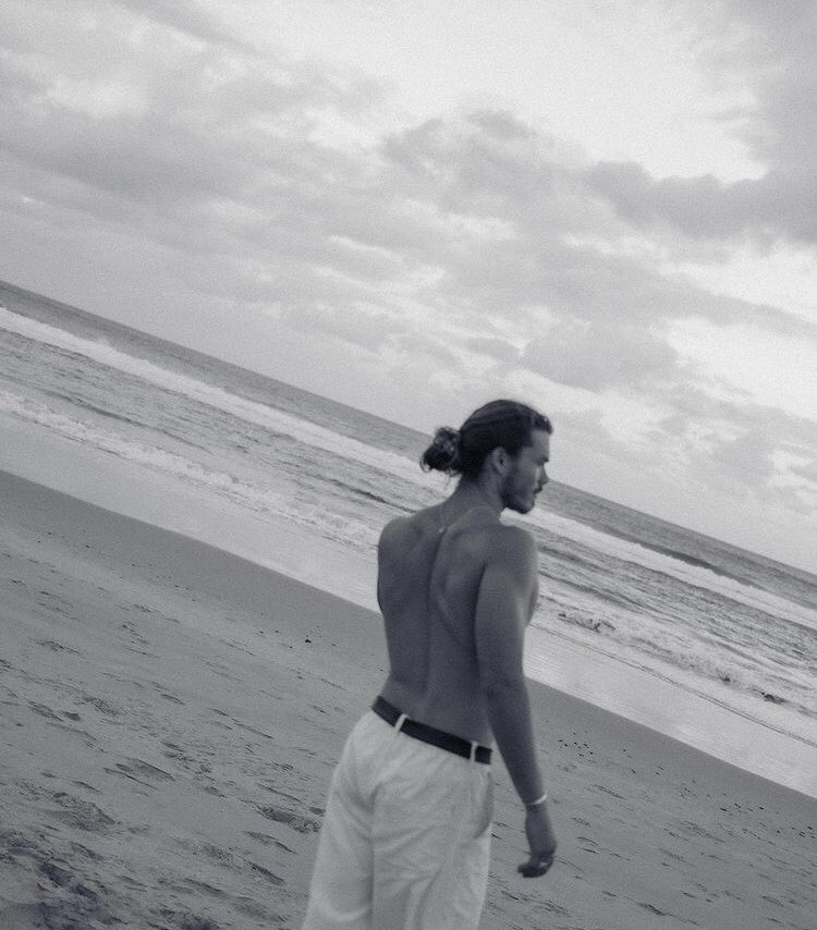 LukeLeManifik's tweet photo. 🌊🔪 https://t.co/ZBke2aCvU3