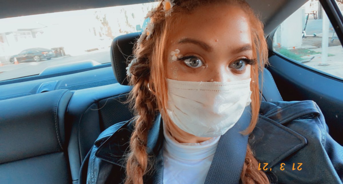 Today we did flower makeup, brought our dogs and bubble machine to skating 💕🌻