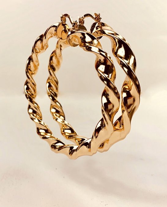 _shopnakedtruth's tweet photo. Weather man suggests stepping up your #goldhoop collection for Spring 💐✨and we couldn’t agree more 🤸🏽♀️
Shop our “Tight Twist” hoops and more on https://t.co/g7O9vpNzKa
#SpringEquinox #AriesSeason https://t.co/RULdMH49Kf