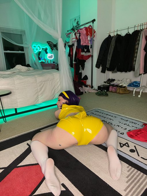 Only need 30 more subs on my OF then I&rsquo;m posting my sex tape for everyone 😈💖 https://t.co/owpeszJhfp