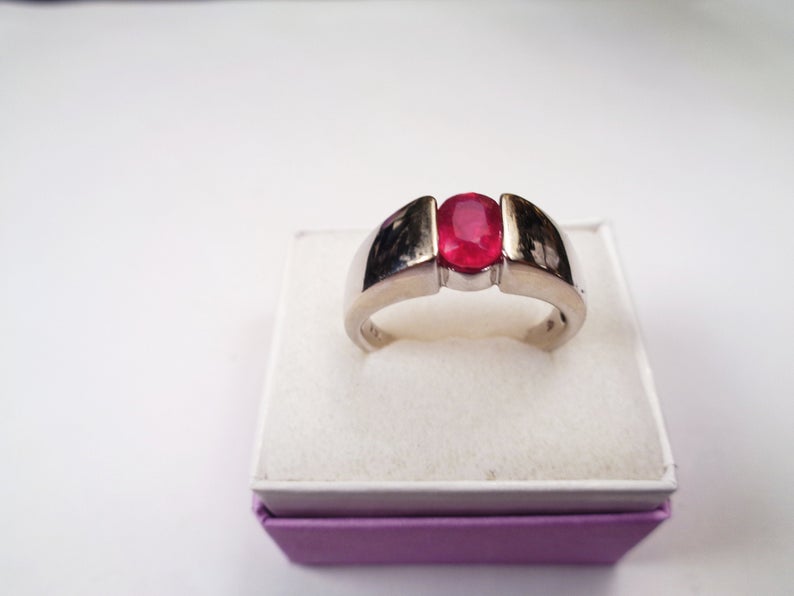 ColteriCo's tweet image. Men's/Unisex Mozambique Ruby Ring. Set In 14kt. White Gold is a 1.14ct. Natural Mozambique Ruby. Sizable 10.

Price:$799.20

See Details: 

etsy.com/listing/761639… 

#ruby #rubyring #mensrubyring #unisex #mozambique