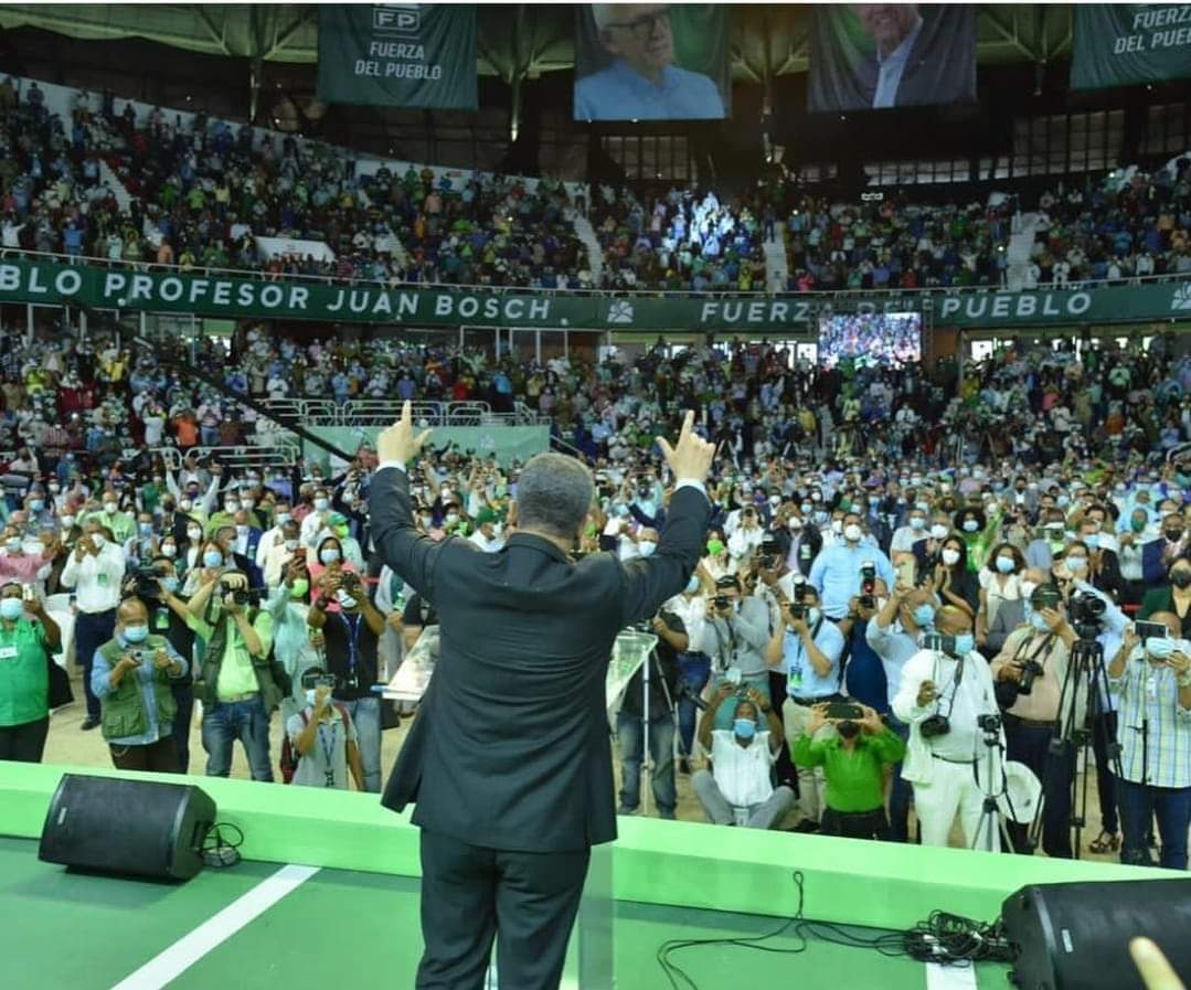 La Fuerza del Pueblo, partido que nació grande. Helo ahí, presidido por el líder más importante de la República Dominicana, Leonel Fernández!!!