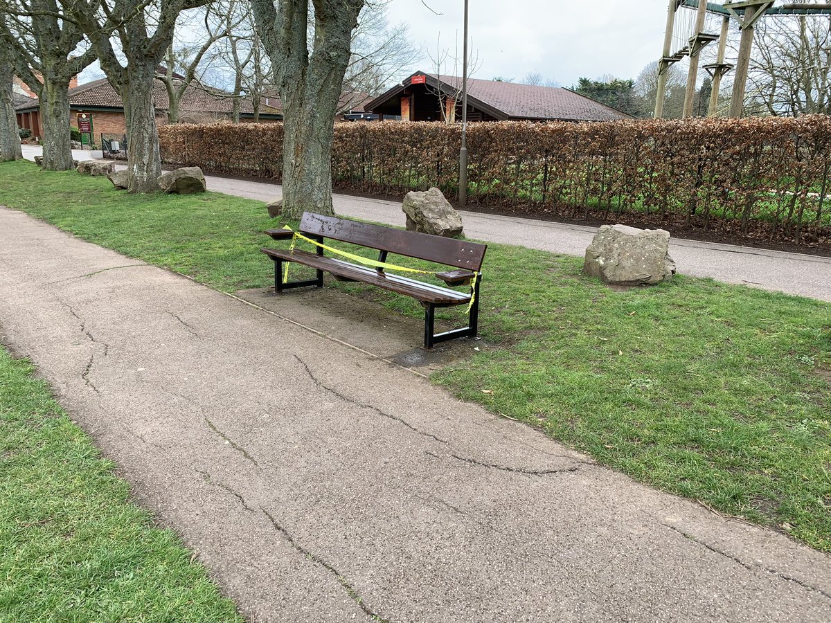 #CommunityPayback working in Vivary Park, #Taunton on a nice Spring day. Service Users litter picked, cleared leaves, prep and painted park benches. In partnership with West Somerset &amp; Taunton Parks. PE