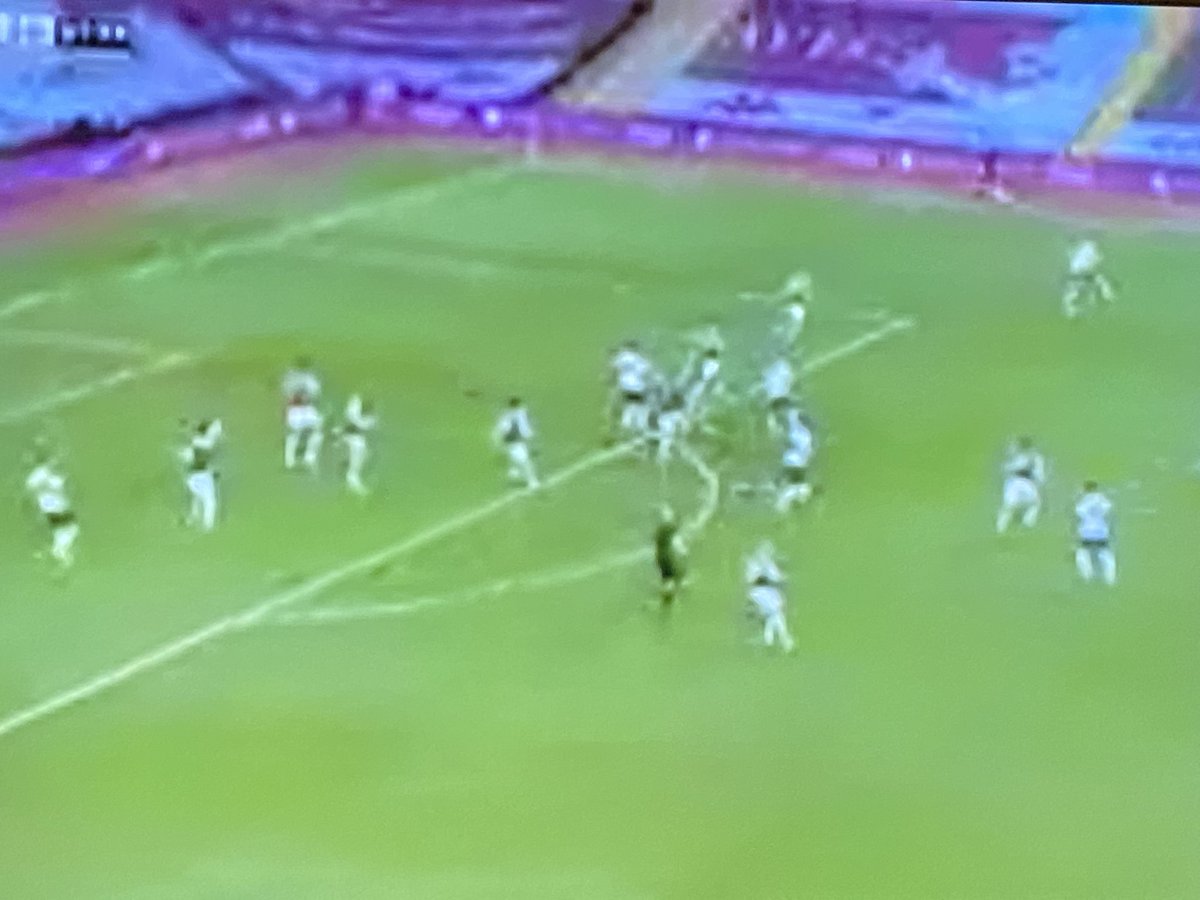 Leigh_Martinx's tweet photo. @SkyHelpTeam @SkyUK why do I pay for the broadband super speed when every game I watch is shocking https://t.co/e9dZdPsBbt