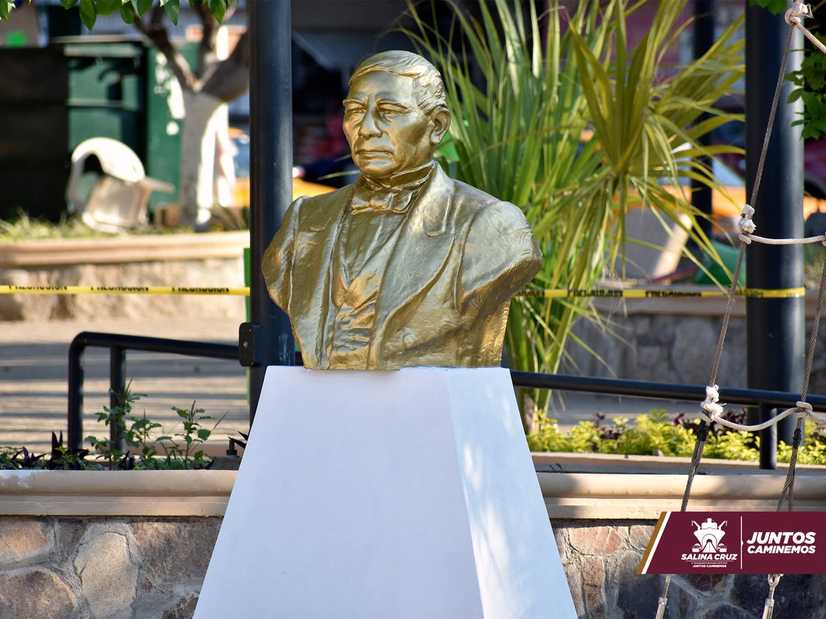 GobDeSC's tweet photo. Salina Cruz, Oax. - Con un acto cívico, el Gobierno Municipal conmemoró el 215 aniversario del natalicio de Don Benito Juárez García, se contó con la presencia de integrantes de logias masónica e invitados especiales @JuanCarlosAteks @lopezobrador_  #JuntosCaminemos https://t.co/IIpG0kLJHT