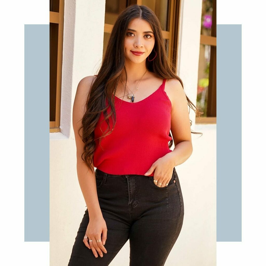 MoroleonTextil's tweet photo. Blusa básica sin mangas☀️ 
🏷$160
🛍Envíos a todo el país 

#moda #modamujer #modafeminina #ropa #ropamujer #modelo #sol #calor #tiendaonline #tiendaderopa #tiendaenlinea 
https://t.co/ptfkU5ld5L https://t.co/39qZaeS9cF