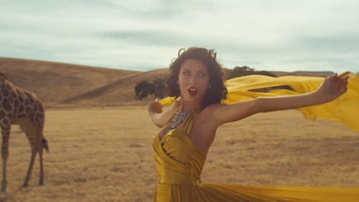 swiftcamzz's tweet photo. life was better when taylor swift released 1989. https://t.co/4OP7xHgO3K