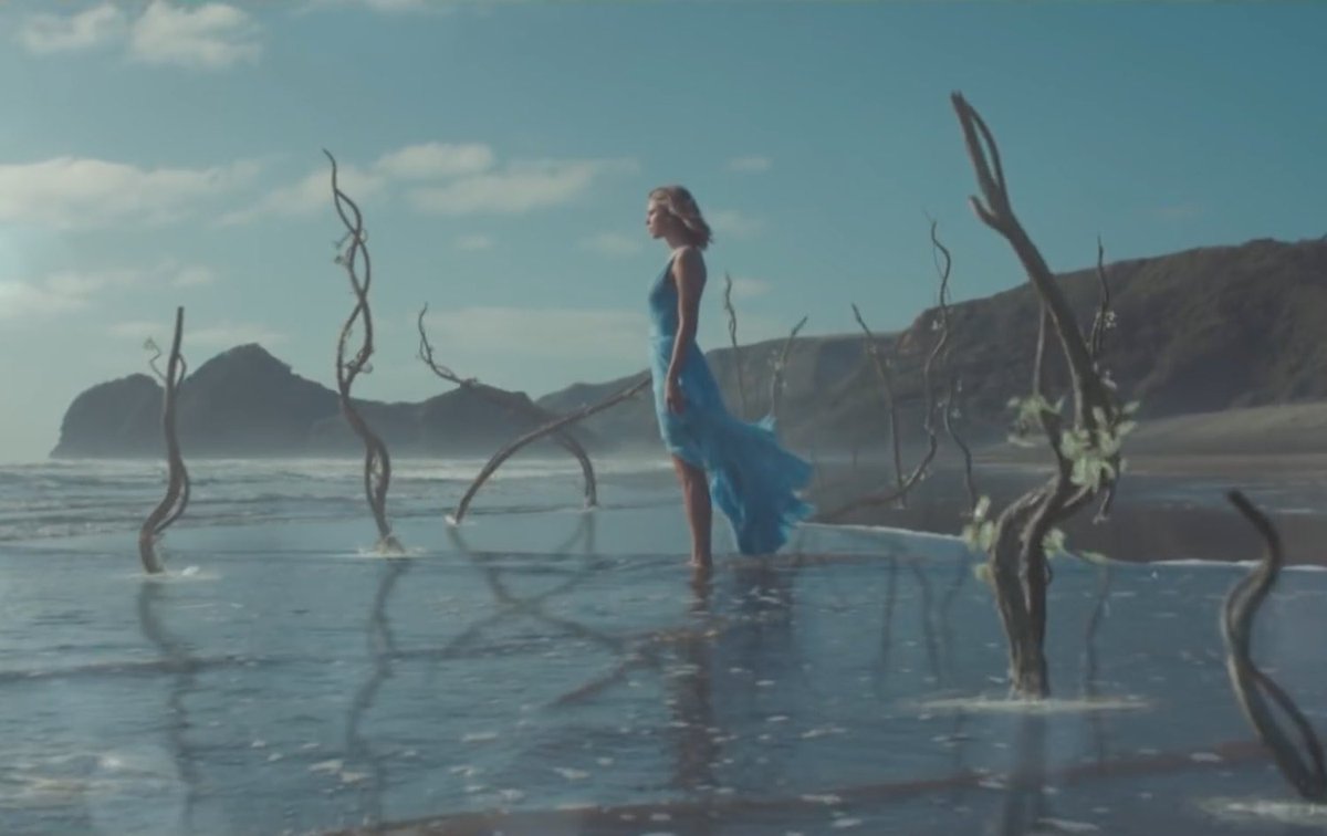 swiftcamzz's tweet photo. life was better when taylor swift released 1989. https://t.co/4OP7xHgO3K