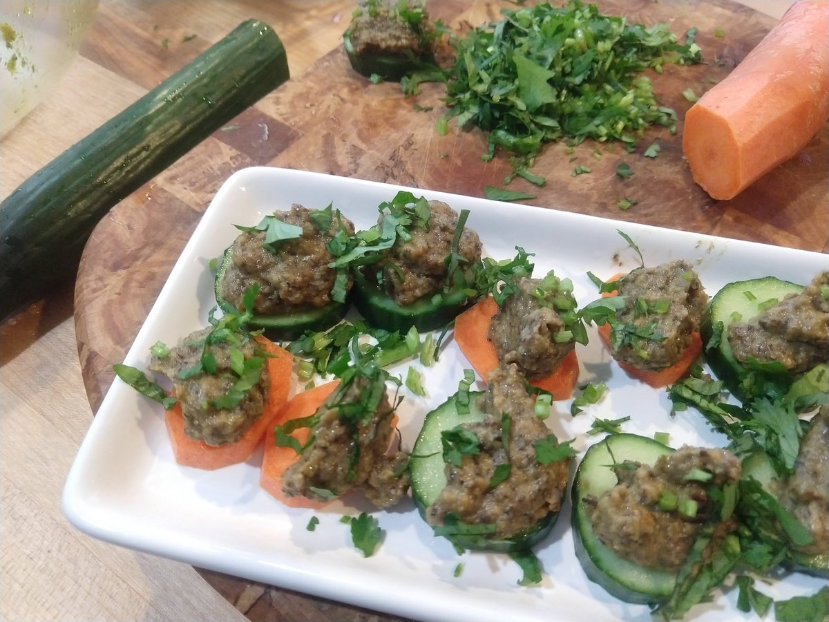 simpaticofoods's tweet photo. Baba Ganoush is usually made w/ mashed cooked eggplant, olive oil, lemon juice &amp; tahini. We substituted roasted cremini mushrooms for tahini &amp; Citrus Infused Sauce for lemon juice. Ooh la la. This was very tasty on sliced cucumbers, carrots &amp; crackers. #vegan #veggies  #happyhour https://t.co/vXO5cPUD6u