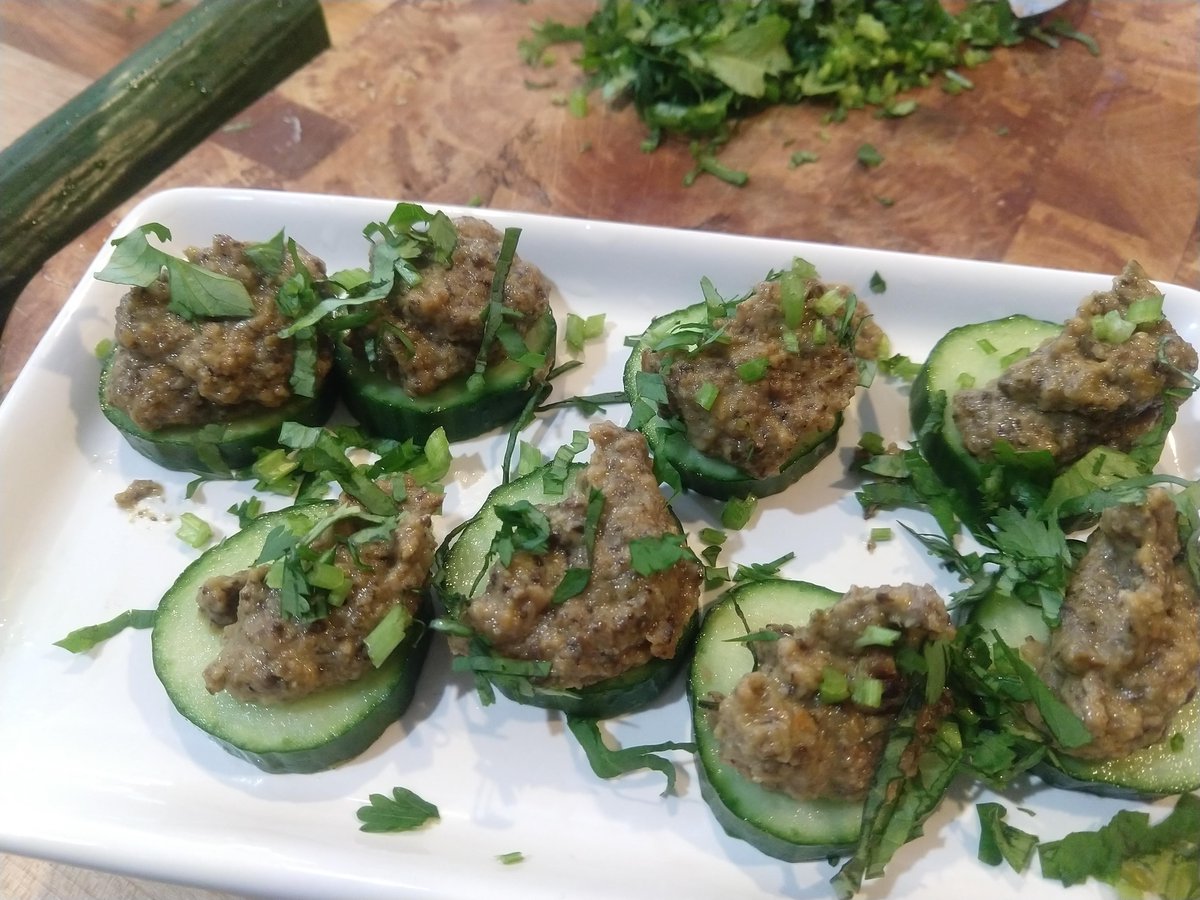 simpaticofoods's tweet photo. Baba Ganoush is usually made w/ mashed cooked eggplant, olive oil, lemon juice &amp; tahini. We substituted roasted cremini mushrooms for tahini &amp; Citrus Infused Sauce for lemon juice. Ooh la la. This was very tasty on sliced cucumbers, carrots &amp; crackers. #vegan #veggies  #happyhour https://t.co/vXO5cPUD6u