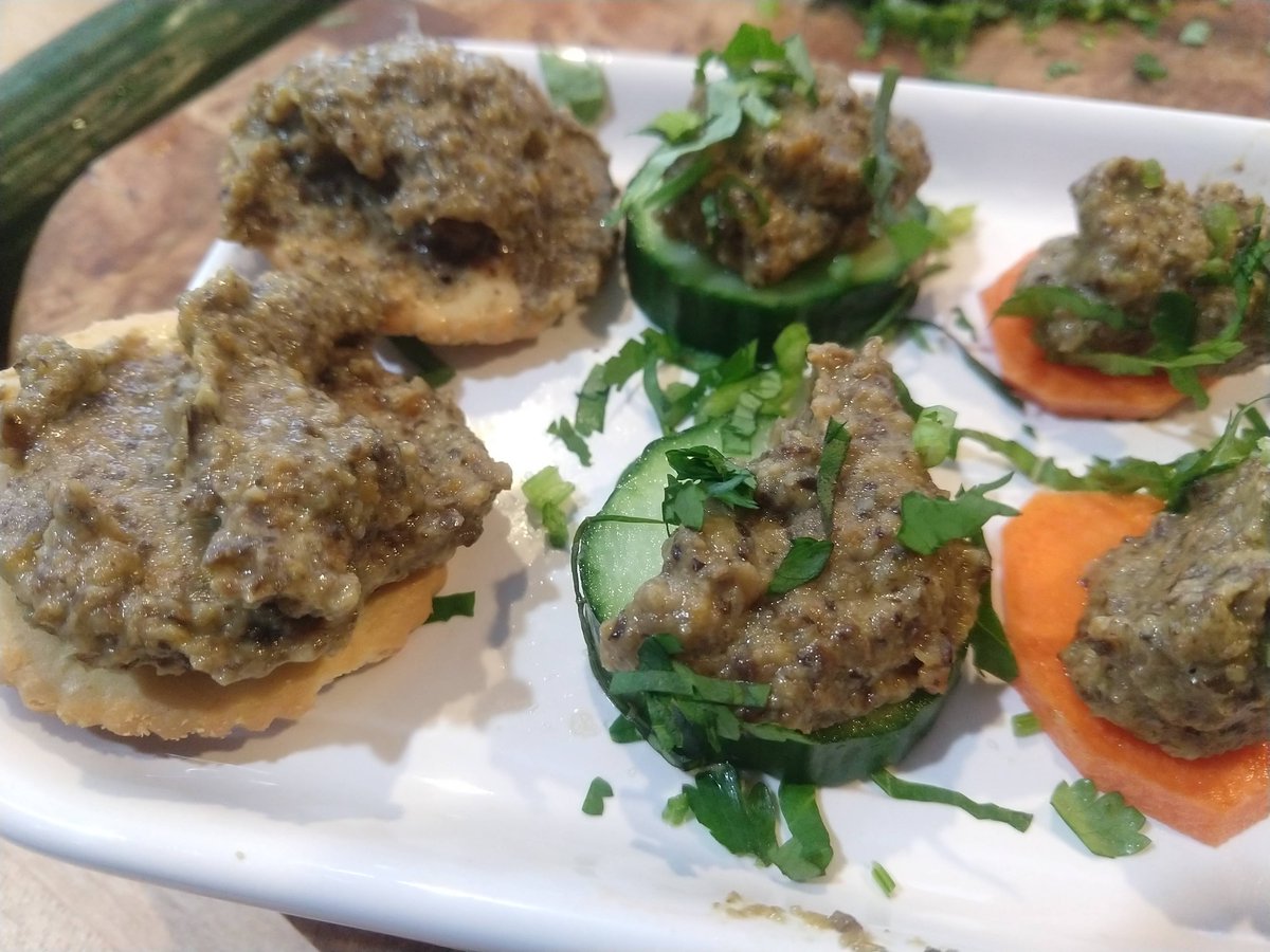 simpaticofoods's tweet photo. Baba Ganoush is usually made w/ mashed cooked eggplant, olive oil, lemon juice &amp; tahini. We substituted roasted cremini mushrooms for tahini &amp; Citrus Infused Sauce for lemon juice. Ooh la la. This was very tasty on sliced cucumbers, carrots &amp; crackers. #vegan #veggies  #happyhour https://t.co/vXO5cPUD6u