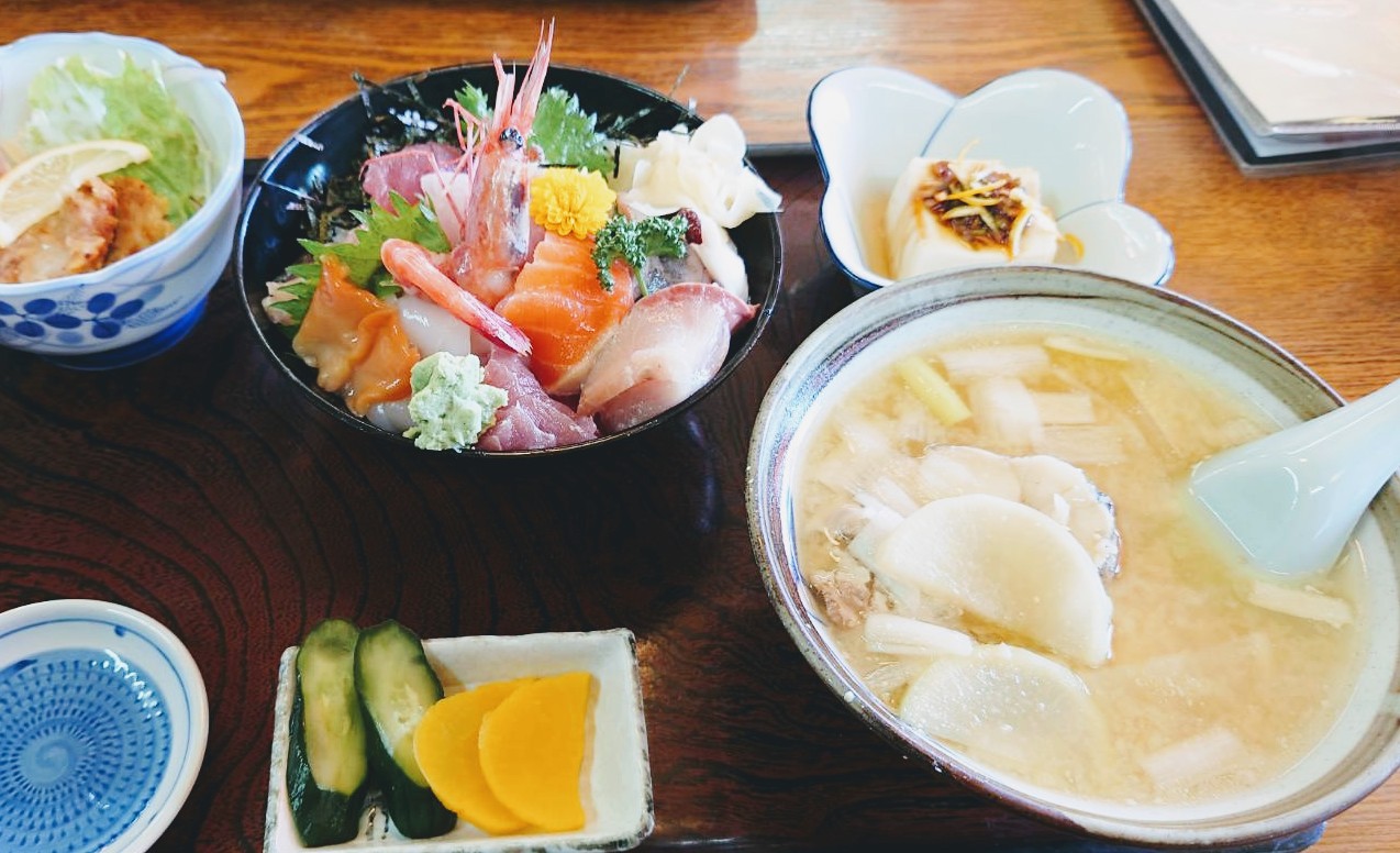 Nobu Aoao 日立市川尻町 渡辺鮮魚 海鮮丼 どんこ汁 T Co Yl1pcdmlaw Twitter