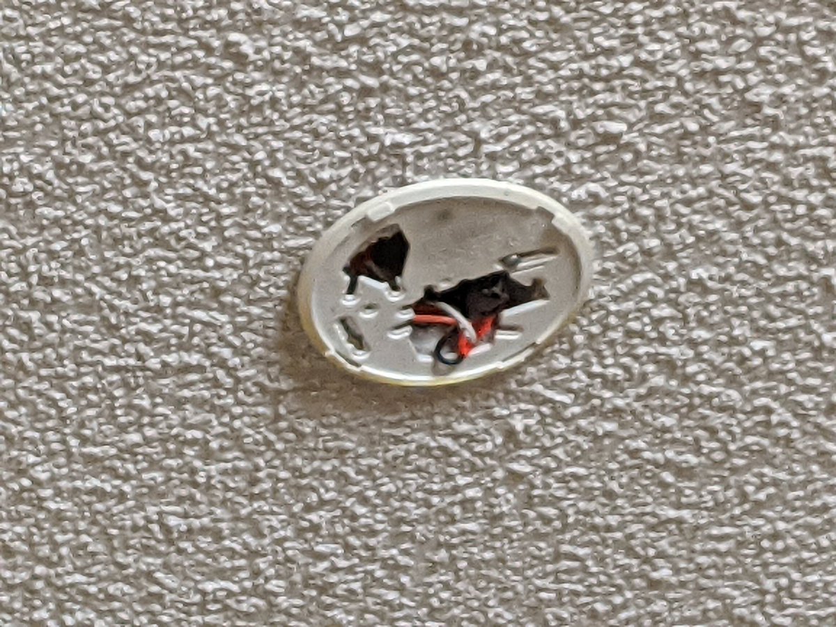 ASCavanagh's tweet image. Hey @WyndhamHotels awesome smoke detector!