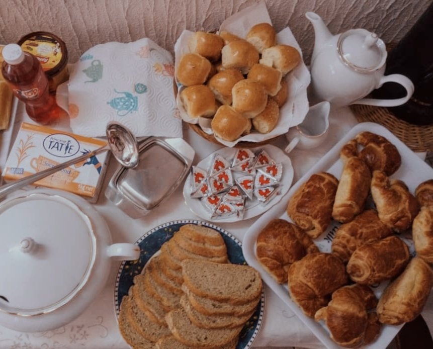 MFabyole's tweet photo. Avant de dormir, il est bon de RAPPELER que vous pouvez  commander un Brunch (  Box ou buffet) et y ajouter ce que vous voulez, du Fromage y compris 😉. https://t.co/84CXaVVHRJ