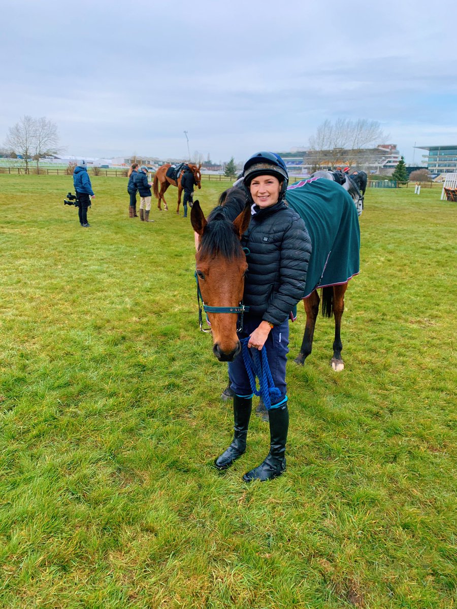 KateTracey12's tweet photo. Just a few pics of the most incredible weekโบ๏ธ saved the rest for the gram๐๐๐ฎ๐ช #CielDeNeige #BlueSari #AlBoumPhoto #SaintSam #CheltenhamFestival https://t.co/0e7YfFg1Jn