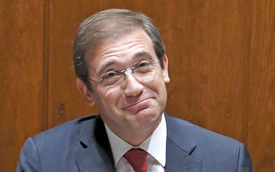 oquedizmolero's tweet photo. Roubar 7 milhoes de euros ao estado com fraudes a fundos comunitários não carece de inscrição na Maçonaria, bitches! https://t.co/sTdkfBn1CI