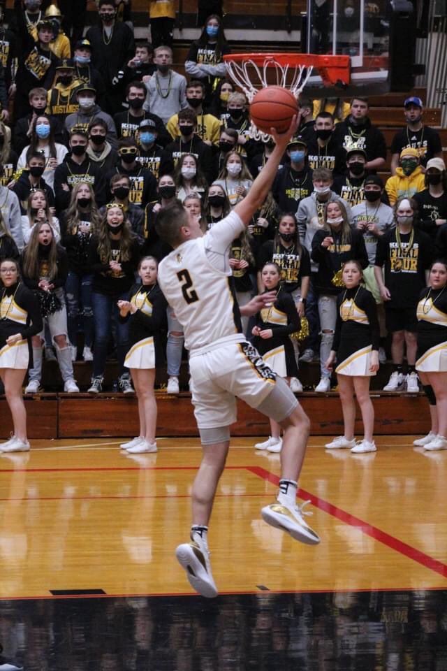 MustangBasketb1's tweet photo. Congrats to Cale who moved into 5th place on the career scoring list yesterday with 1343 career points. Great job Cale. 🖤💛🏀 #MustangPride https://t.co/eBvpF0PbBl