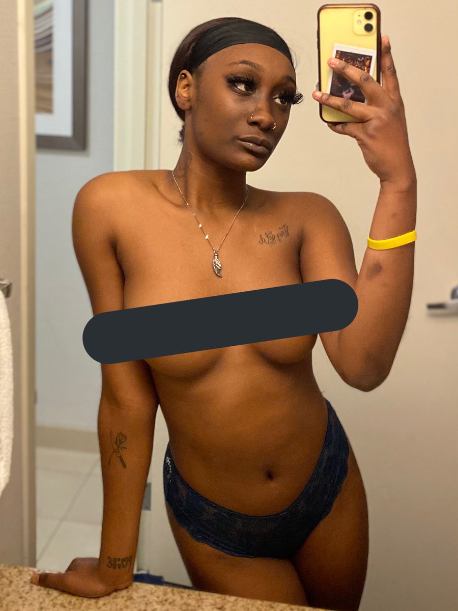AlaskaIce's tweet photo. doing a promotion on OnlyFans 🥵 you better take advantage 🪱 https://t.co/O4VNGqcgJn