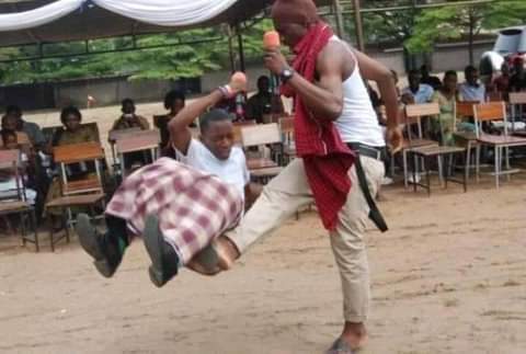 PrinceDeDoo1's tweet photo. The way I'm seeing things in Igboland now. If you price any market you go buyam. If you misyarn, You go miscollect.
Ndi army n'oso.
Nevy na oso.
Even police are nowhere to be found.
Na wetin we the common man go do now? https://t.co/sLATeqTjO1