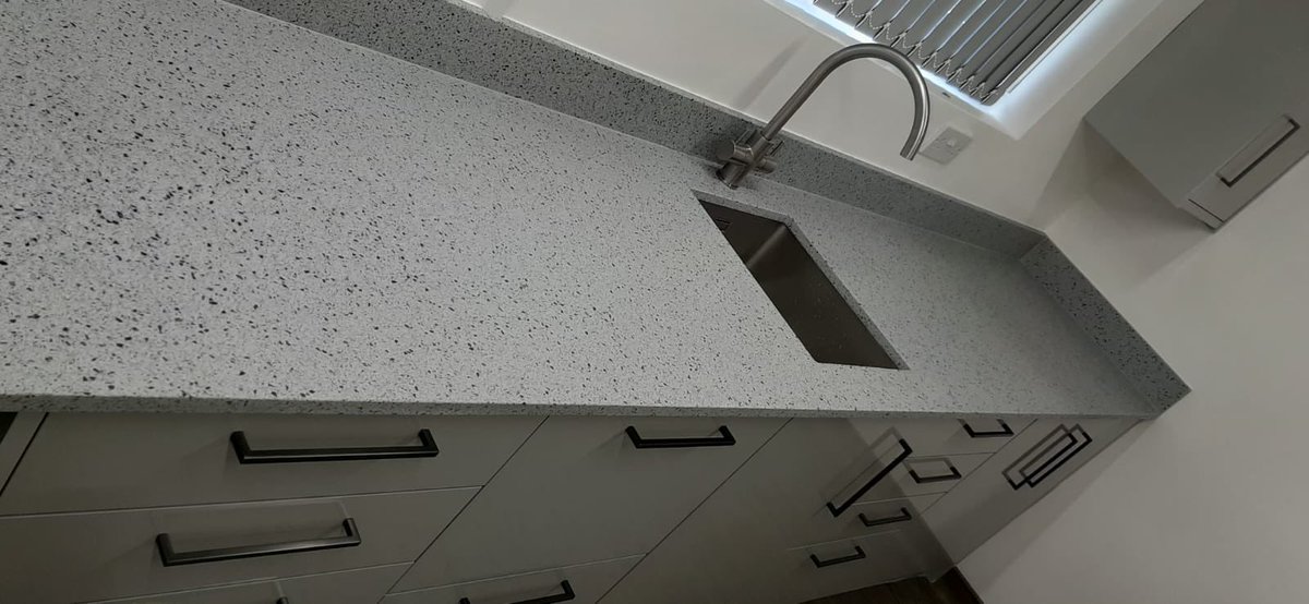 Olly London Kitchen Worktop Fitter tweet media