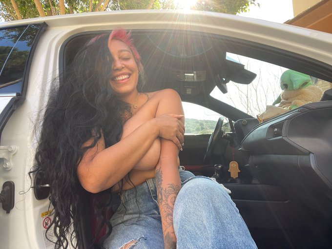 Where we goin babe ☺️ https://t.co/hsdiHpwHY8