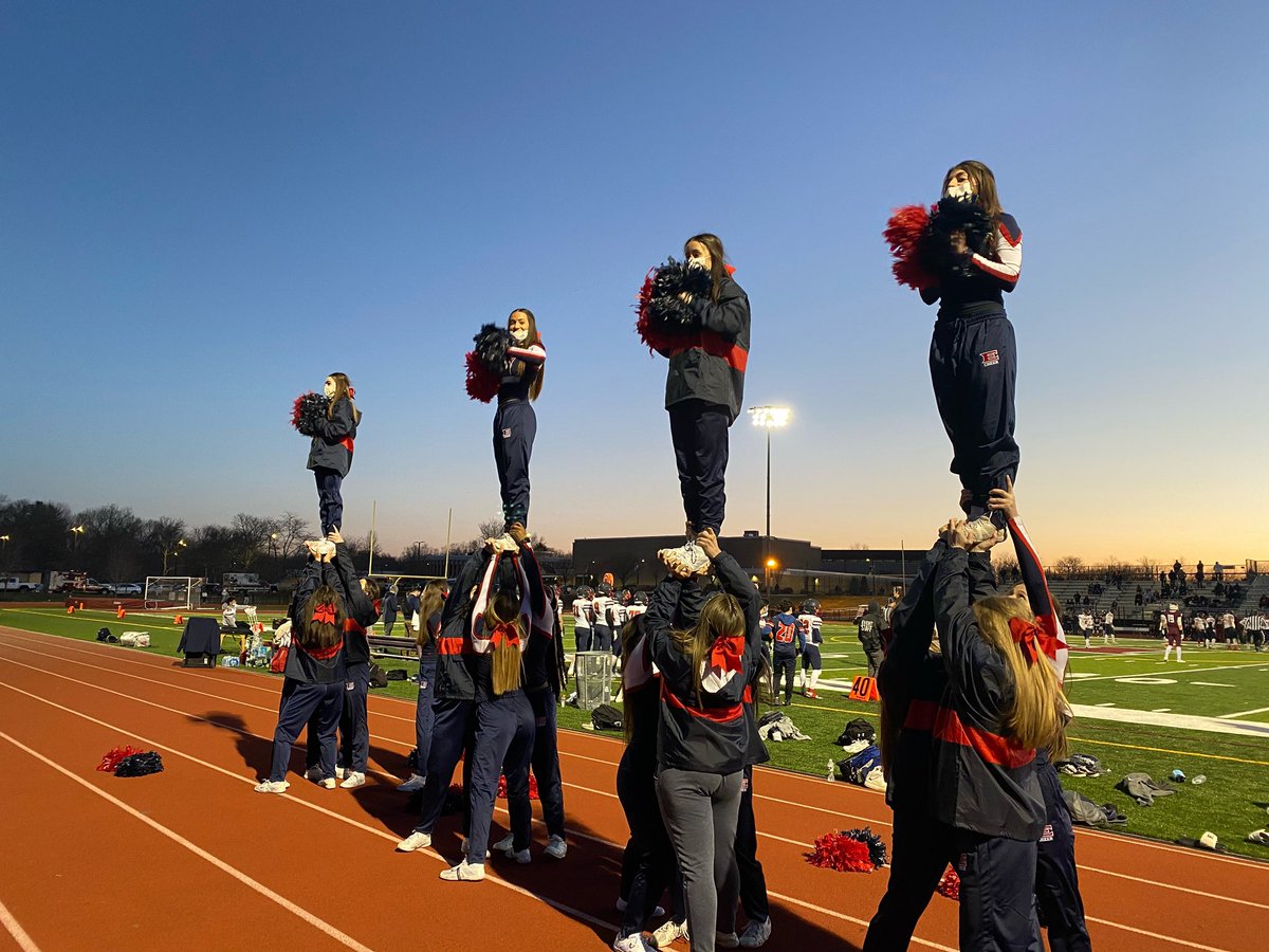 eagles_cheer914's tweet photo. ❤️Eastchester v Harrison 💙 1st Game of the Season! #EaglePride #weareeastchester #EHSVC 🦅 https://t.co/efJMXuUsGM