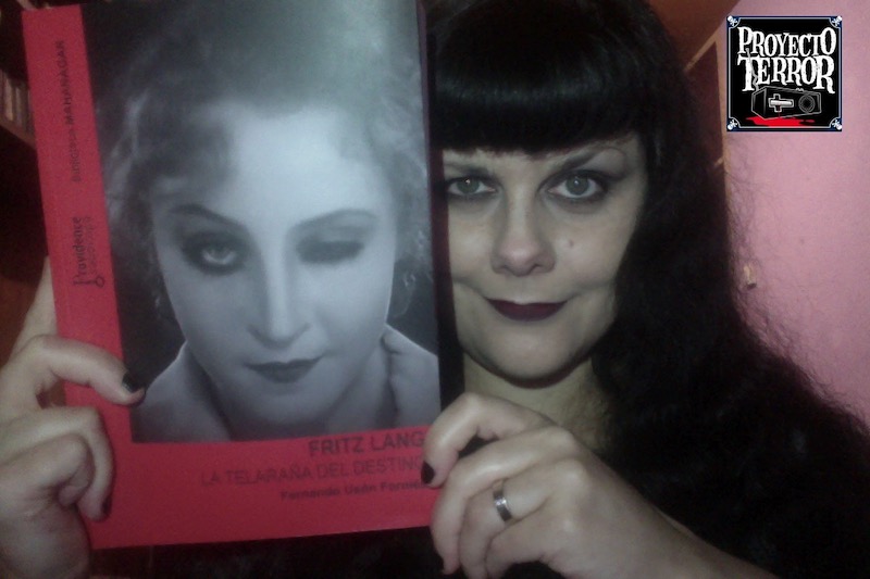 Proyecto_Terror's tweet photo. ☞📖Leyendo y disfrutando enormemente del excepcional ensayo #FritzLang. La telaraña del destino #FernandoUsónForniés #providenceediciones Próximamente en #lakrypta de @proyecto_terror🎞️ #cine 💀Sábados 22h 📻@arcofmcantabria🎙️Dirige y presenta #PatriciaPrida🎧 #iVoox 🖥#Youtube https://t.co/OsMNdU9NGj