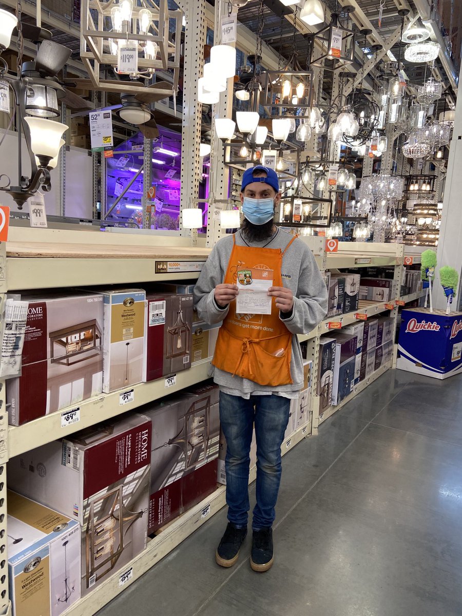 donna5100's tweet photo. Recognizing two great associates Michael and Jas for outstanding customer service way to use GET in customer service you rock https://t.co/DfAM2FeZul