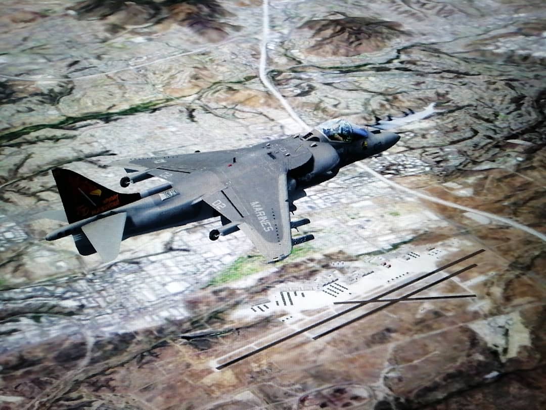 FLOANVirtual's tweet photo. #AV8BIICombatReady ⚔ Vuelo de adiestramiento de nuestra #NovenaEscuadrillaVirtual 🇪🇸, con el avión cazabombardero Boeing AV8B Harrier II+ ✈ del #VMAT203 "Hawks" 🦅, con despegue en #MCASMiramar (#KNKX) 🇺🇸, rumbo a #SanClementeIslandNavalAuxiliaryLandingField (#KNUC) 🇺🇸 https://t.co/v0hVnvTkmp