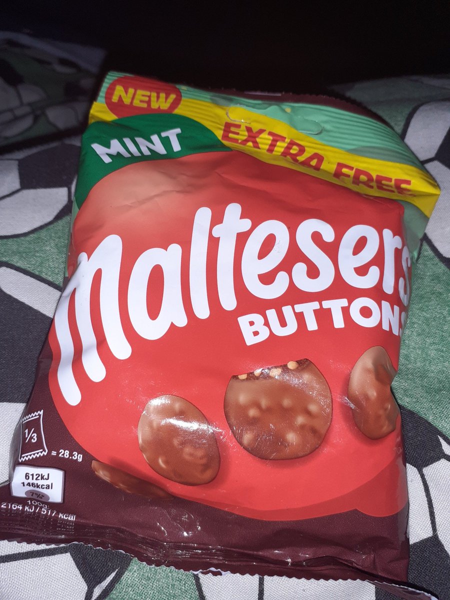 Kagsy25's tweet photo. This girl cannot stop eating tonight.... #greedyarse #mint #crunchiness https://t.co/h55FGeHlUx
