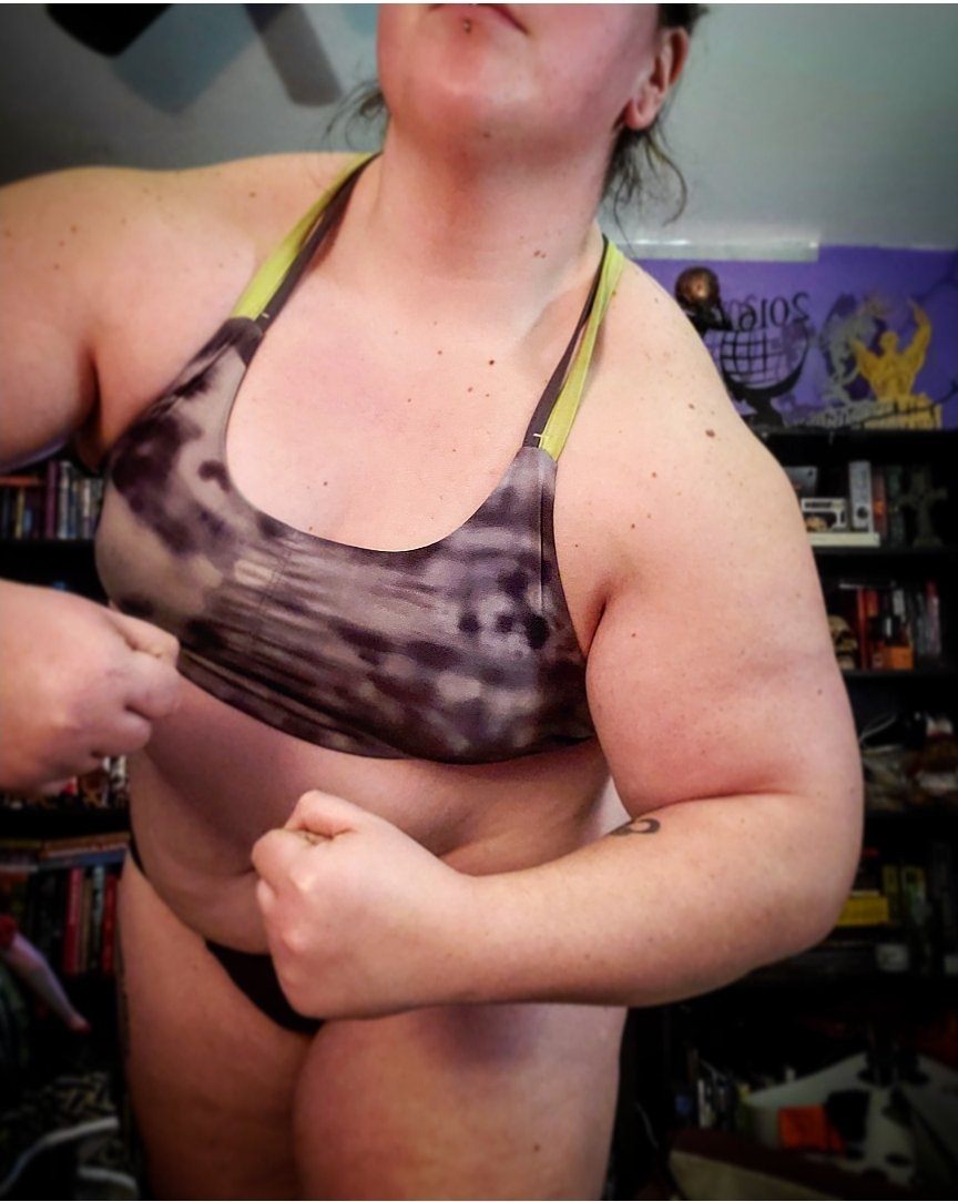YCat656's tweet photo. Who is hitting the gym tomorrow? What are you training? 

#flexing #flex #muscle #musclequeen #giantess #thiccc #thickness #strongwoman #underwear https://t.co/ETKGbIco40