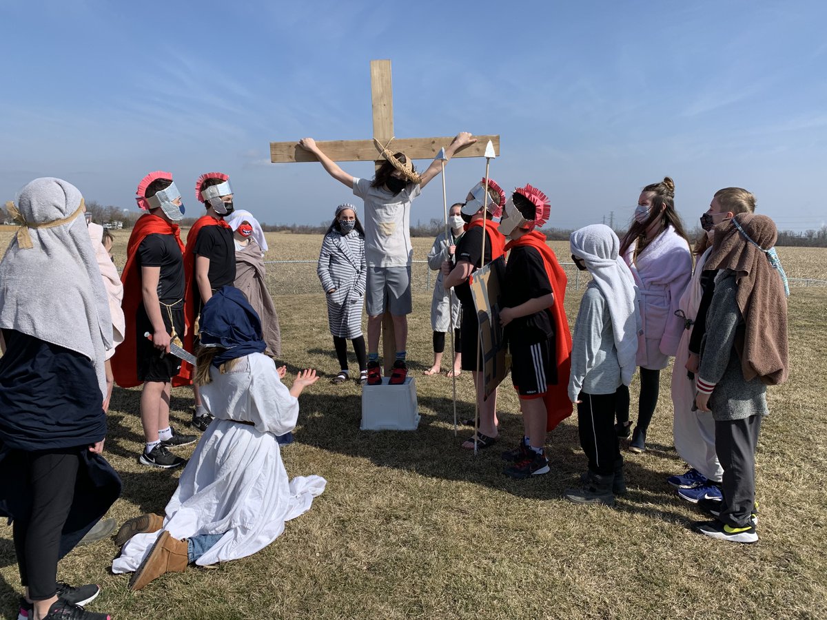 BaggioSandy's tweet photo. Last week was perfect to take pictures for our tableau. Next step is to create our presentation to share with our school community during Holy Week. Our Heart Print Challenge is really bringing us together. So excited to share with everyone!! #sccdsb @StJosephCorCS ❤️😍 https://t.co/9mJOZ9L7uC