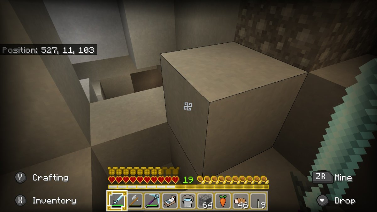 Hunckledorf's tweet photo. #Minecraft #NintendoSwitch For every large vein of any ore, I always seperate the ores I am mining from the ones already mined. https://t.co/ZuIKw7ole9
