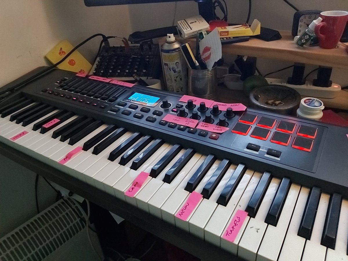 strangelyinter1's tweet photo. Complex show tonight, gotta remember all my knobs and sliders for @MelodysShow on https://t.co/eXSWW6BYZj #StrangeStreamVisuals #UE4 #WHERESTHEMASTERFADER https://t.co/6pdyp9dX1V