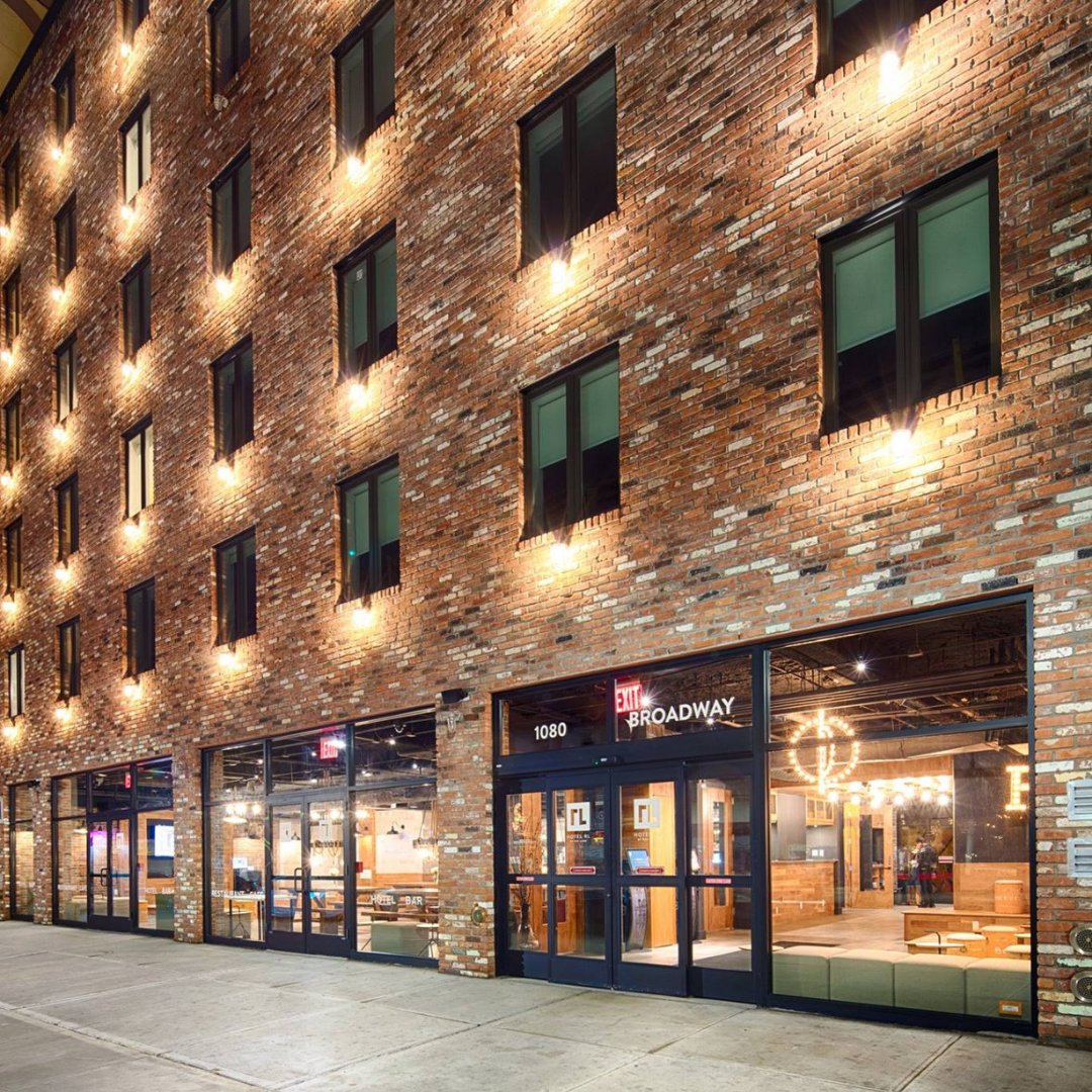 HotelRLBrooklyn's tweet photo. One of our Brooklyn hotel's best features is that you can 𝐬𝐜𝐨𝐫𝐞 tickets to local attractions! Just ask our friendly front desk staff, and they'll be happy to assist! Book your stay soon. https://t.co/ZPRsv5x2xP #RLhotels #Brooklyn #NY #tickets #attractions https://t.co/ERv1jaWgB9