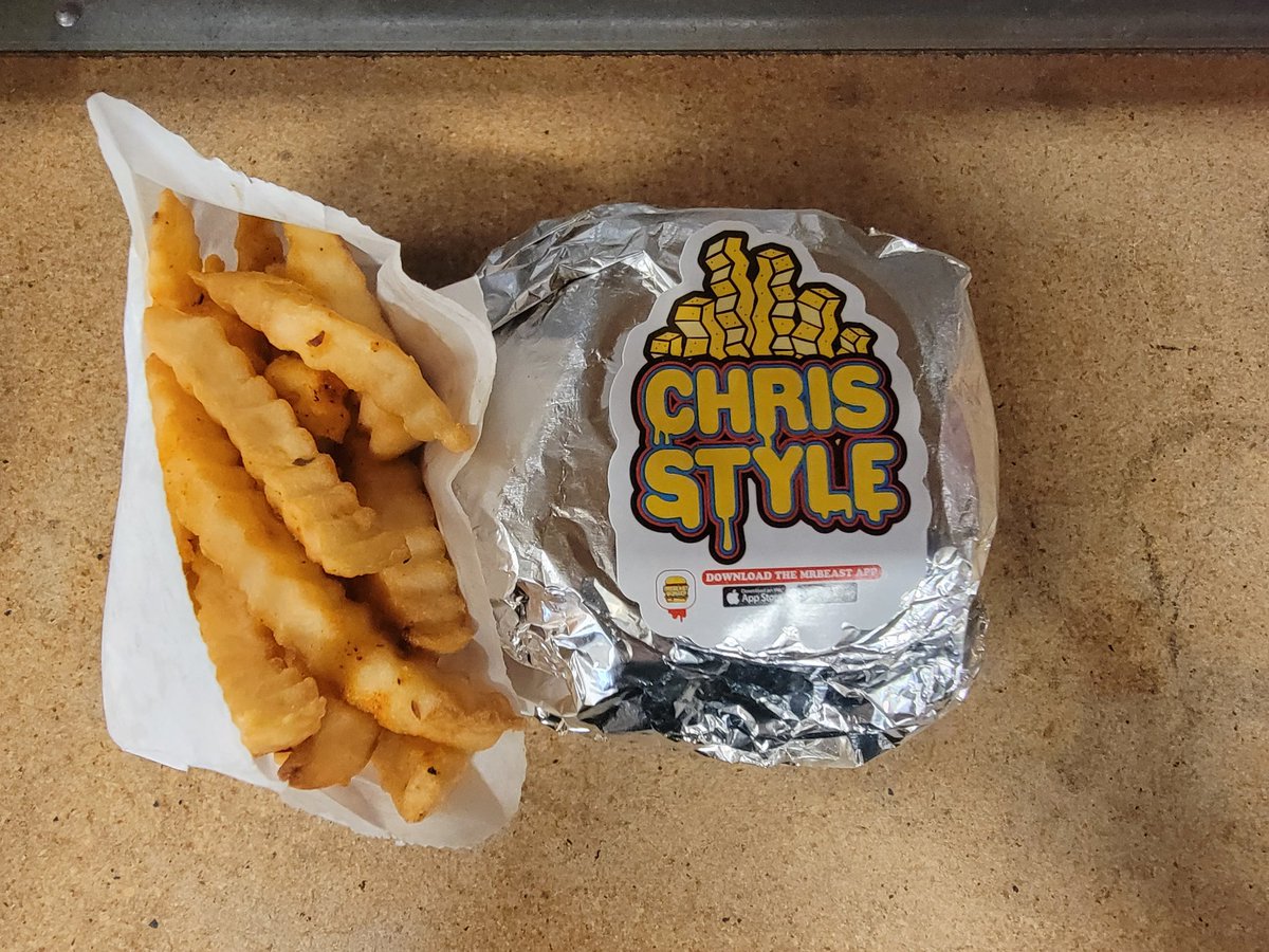 KarateNinja0's tweet photo. @MrBeast @MrBeastBurger @chrisTyson first time having it and it's pretty damn good🥺😅🍔😇💕 https://t.co/8sRxieeAxt